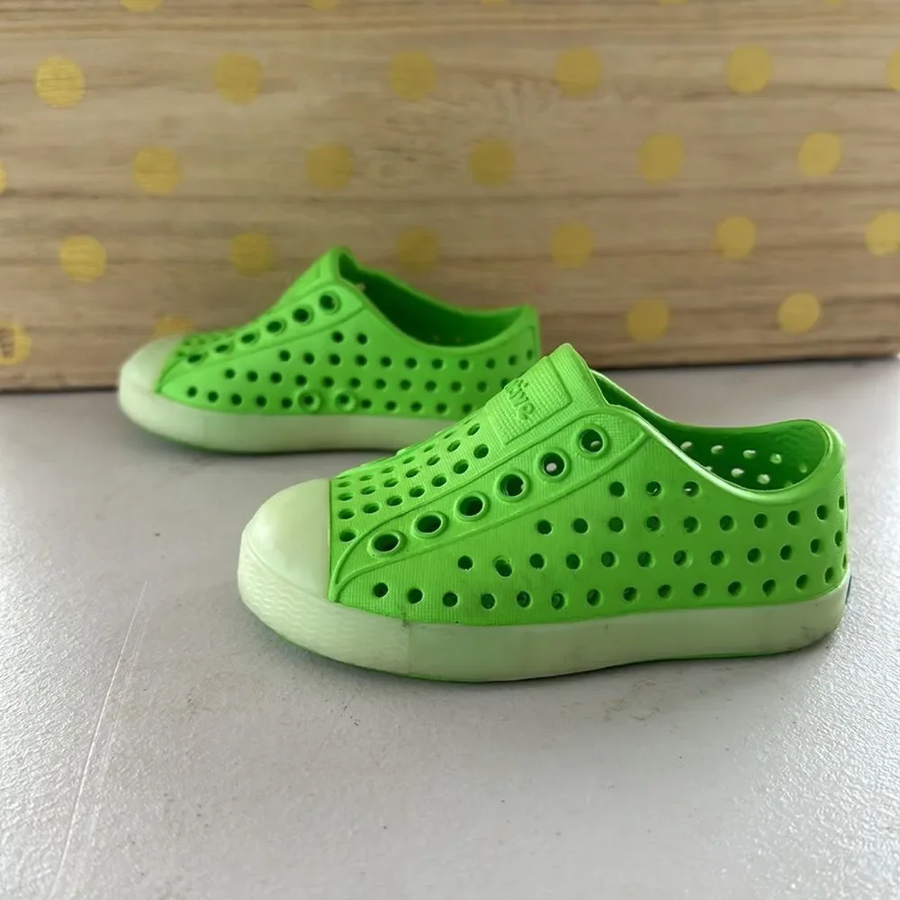Native Slip On Glow‎ In The Shoes Green Sz C4